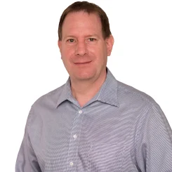René Deiss, Chef de Service gratuit AquaService, responsable de la Coordination et de la Qualité du Service à la clientèle, ainsi que la Planification de la formation, le Technicien de maintenance.